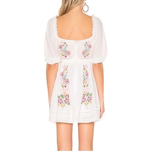 NWT Lovers + Friends Thatcher Dress XS White Embroidered Floral Mini - Picture 2 of 3
